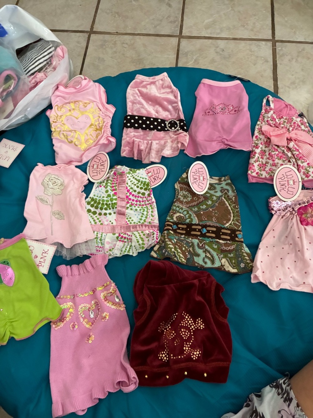 bundle 18 
11 item bundle of Lulu pink size small 6 to 10 pound outfits.